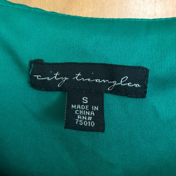 Green satin dress - Picture 2 of 3